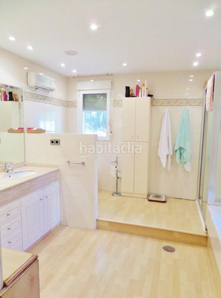 Foto 6166218a-da99-4e70-a1ed-19543c7f6e45. Xalet amb calefacció aparcament piscina a Santa Faz Alicante