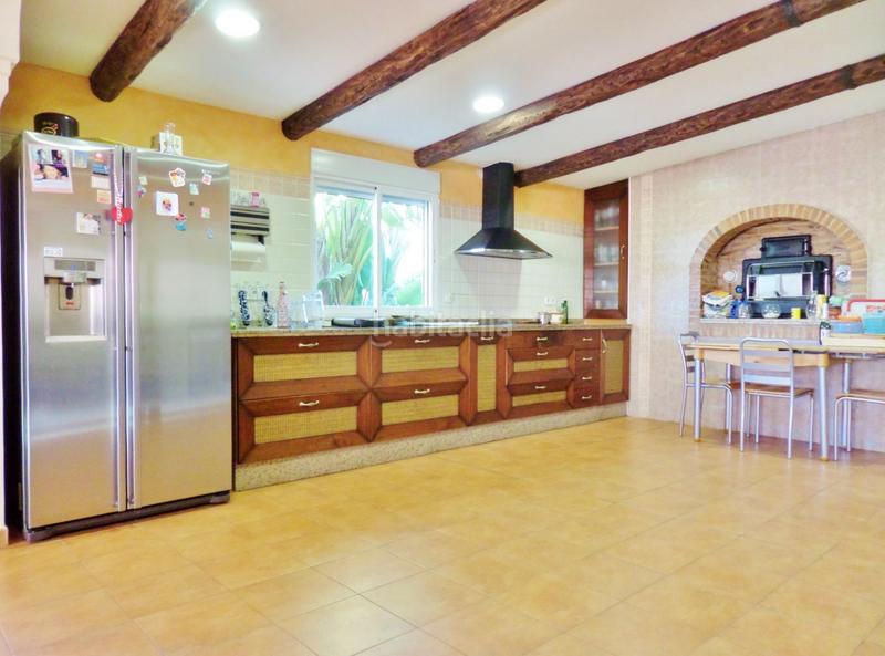 Foto 85a9d8a5-ef82-46b6-840c-1a39478977c4. Xalet amb calefacció aparcament piscina a Santa Faz Alicante