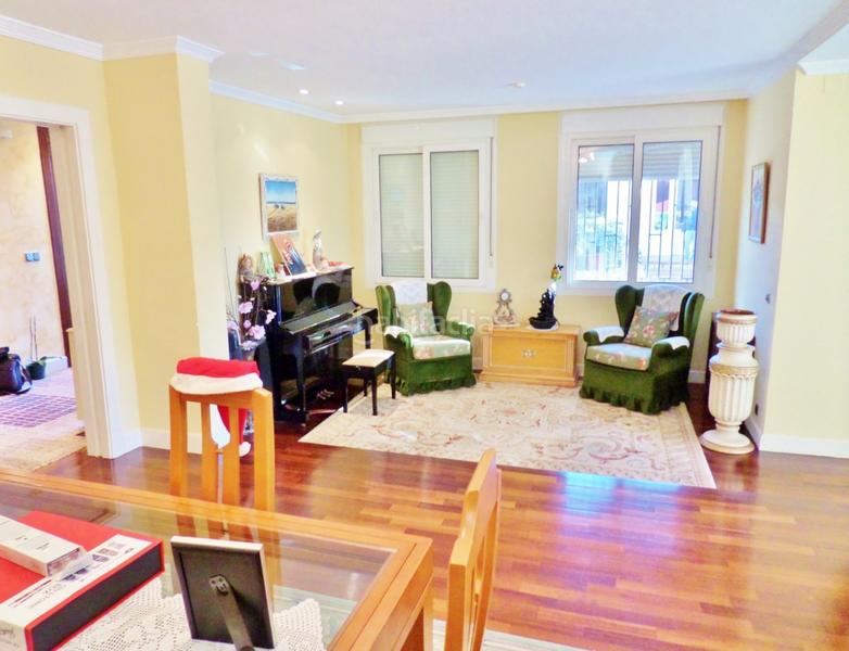 Foto c6b8fb12-558a-4e5d-b9ec-a93dab51eb7e. Xalet amb calefacció aparcament piscina a Santa Faz Alicante