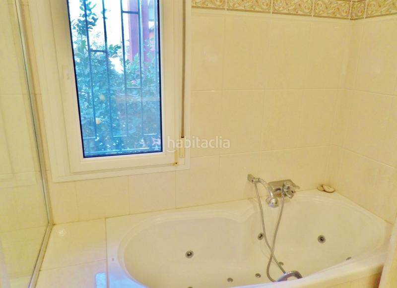 Foto cd8f4a1d-1063-4cf8-96ba-1d88c2df1f66. Xalet amb calefacció aparcament piscina a Santa Faz Alicante