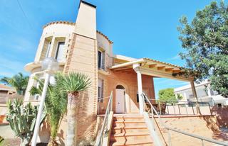 Chalet en Busot. Excelente diseo, orientacin, clima, luminosidad, materiales de