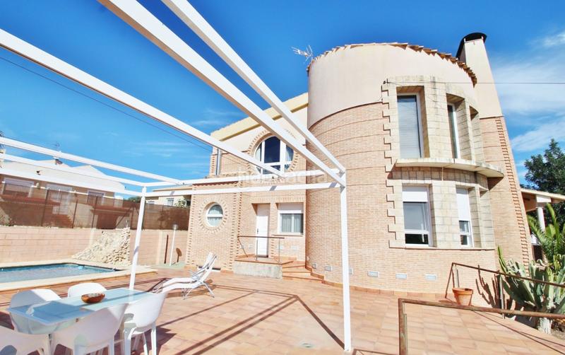 Foto c08bfe77-73c0-493f-8698-87c7d457b3cd. Chalet excelente diseño, orientación, clima, luminosidad, materiales de alta calidad. rebajado en Busot