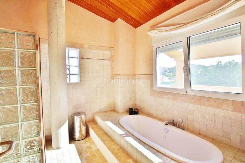 Foto c5c015a5-a34a-4274-9657-3039cfef0a63. Chalet excelente diseño, orientación, clima, luminosidad, materiales de alta calidad. rebajado en Busot