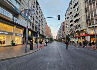Lloguer Local Comercial a Ensanche-Diputación. Gran local junto a maisonnave  y el corte inglés