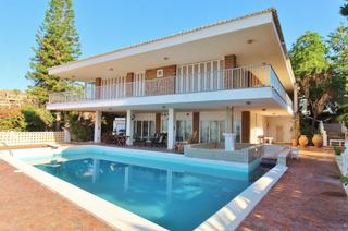 Chalet à Cabo de las Huertas. Oportunidad única de vivir frente al mar en una de las mejores z