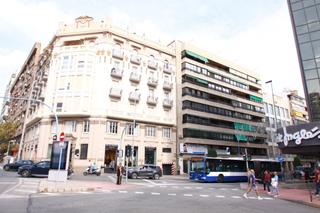 Parking voiture à Ensanche-Diputación. Amplia plaza de parking en pleno centro  junto a el corte inglés