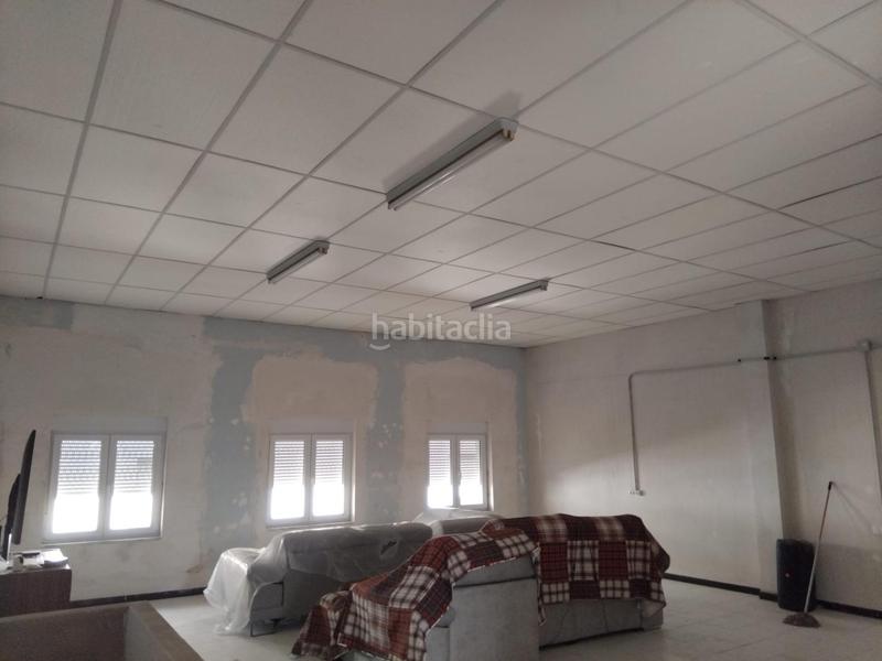 Foto fcad73af-b73f-48e4-b57e-6c4a3f37d69e. Casa adossada amb aparcament a Castalla