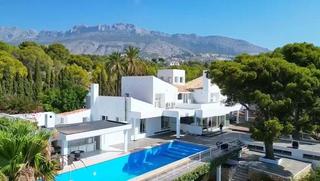 Chalet à Villa Gadea. Villa de lujo con vistas panorámicas al mar y la montaña  altea