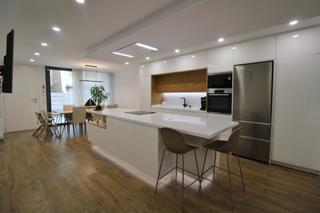 Chalet à San Blas. Moderna vivienda, totalmente reformada en zona exclusiva de alic