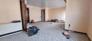 Piso en Yecla. Piso muy luminoso y con muchas posibilidades