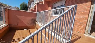 Casa adosada en El Esparragal. Amplia casa de dos plantas con sótano en entorno tranquilo