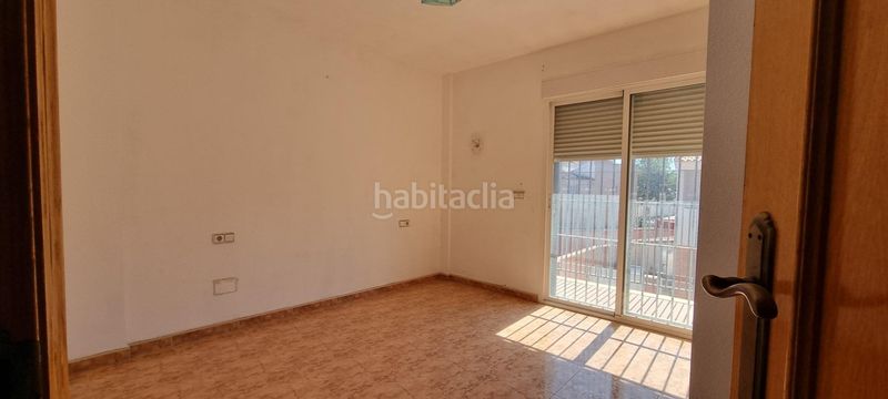 Foto b78fde19-872f-4fc3-b076-382ba8586b6c. Casa adossada amb aparcament a El Esparragal Murcia