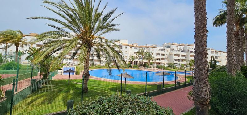 Foto 0fe7990a-300d-4e1a-8b93-5579dd3a453f. Apartamento  en urbanización privada con pistas deportivas, piscina y preciosos jardines en Manga del Mar Menor (La)