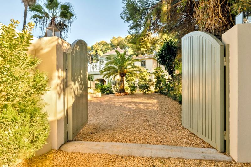 Foto c4e7e28e-4c75-41ac-91e5-3088edb17de1. Chalet mit parking pool in Las Rotas / Les Rotes Dénia