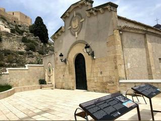 Haus in Castalla. Oportunidad única en el corazón del casco antiguo de castalla!