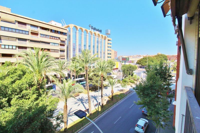 Foto b7b2d5eb-003c-4a46-bd4b-ff1c282c3cb4. Pis amb calefacció aparcament a Ensanche-Diputación Alicante