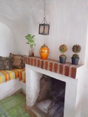 Bauernhof in Castalla. Casa cueva con 13.000 metros pinadas, olivos, almendros en paraj