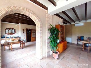 Chalet in Castalla. Chalet con encanto y gran porche con vistas, piscina y esencia m