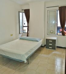 Location Rez-de-chaussée à Mercado. Alquiler habitación en el centro de alicante, junto mercade cent