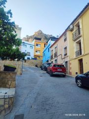 Casa a Castalla. Caserón para rehabilitar en castalla zona del ayuntamiento