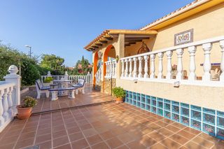 Chalet en Coloma. Epectacular chalet + apartamento independiente!!!