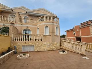 Xalet a Foietes. Chalet independiente en benidorm centro