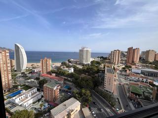 Àtic a Playa Poniente. Ático dúplex con preciosas vistas al mar en la cala de benidorm