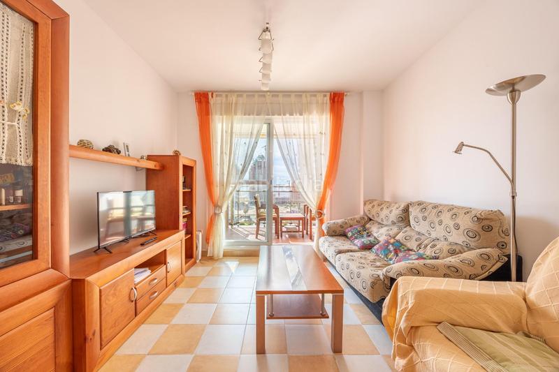 Foto 60b40e0f-a619-4366-a52a-f20adc35f653. Piso bonito y amplio apto. en playa poniente, al lado de un campo de golf y bonitas vistas al mar! en Benidorm