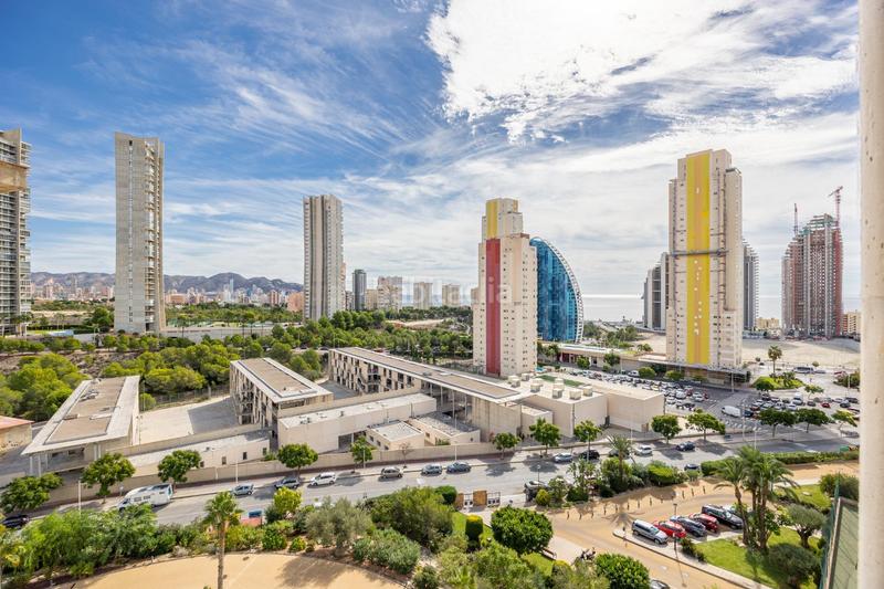 Foto ad96baea-64de-441e-9e1b-c1413237eb5a. Piso bonito y amplio apto. en playa poniente, al lado de un campo de golf y bonitas vistas al mar! en Benidorm