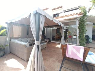 Maison jumelée à Finestrat Pueblo. Adosado en finestrat de 3 dormitorios con piscina y parking priv