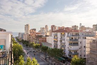 Pis a Centro Urbano. Ático reformado con gran terraza en pleno centro de benidorm a u