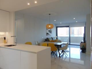 Miete Etagenwohnung in Playa Poniente. Alquilar anual en la cala de benidorm