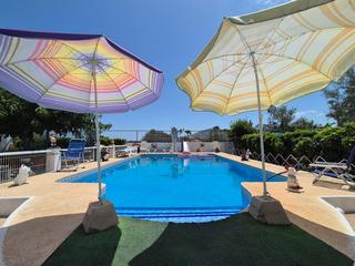 Casa a Pueblo-Ubanizaciones. Chalet independiente con piscina privada en alfaz del pi