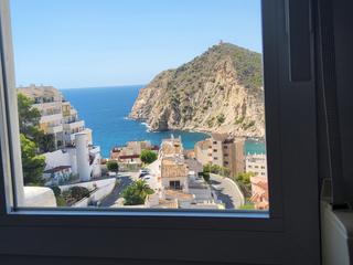 Apartament a Playa Poniente. Apartamento totalmente reformado con vistas al mar