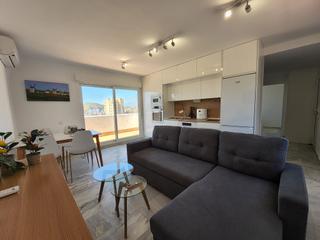 Apartment in Playa Poniente. Apartamento totalmente reformado con vistas al mar