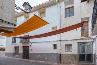 Casa en Benifato. Fabulosa y amplia casa para reformar, pero con muchas posibilida