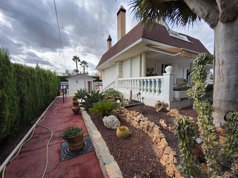 Foto 53f7f814-798e-4605-a972-7679f82f0ca5. Chalet avec piscine dans Sol y Luz Sant Vicent del Raspeig