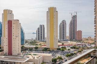 Appartement à Via Parque. Fabuloso apto en playa de poniente en urb. con amplia piscina e