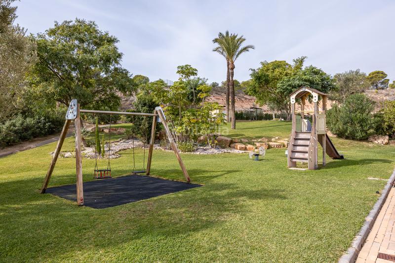 Foto 43517220-5b83-4711-aecc-f1d5c77b6ee5. Apartament amb piscina a Via Parque Benidorm