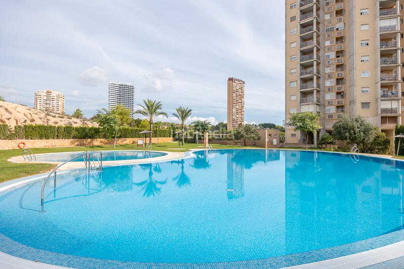 Foto b63ac801-4c17-4c56-bfec-a2fb8993355d. Apartament amb piscina a Via Parque Benidorm