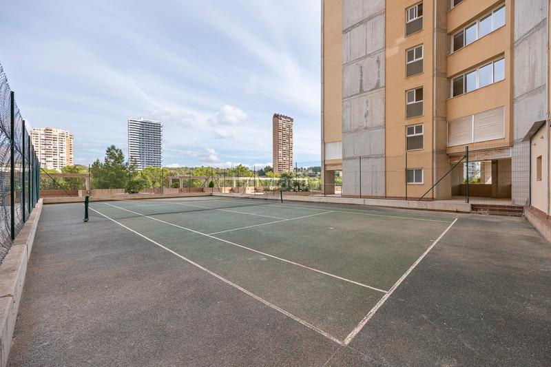 Foto c3b632dd-06f0-43c5-8e2e-2d8aacdb19f6. Apartament amb piscina a Via Parque Benidorm