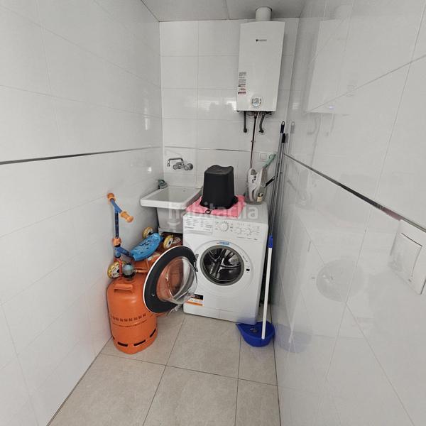 Foto dfed5742-cf4b-4e75-ba49-e1516045cfd8. Piso gran oportunidad de inversión apartamento totalmente reformado, piscina y parking en Benidorm