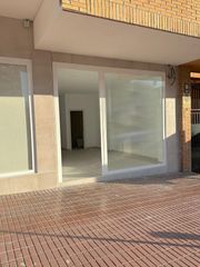 Local Comercial a Playa Poniente. Local comercial , con negocio  de informatica , alta rentabilida