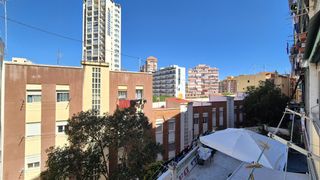 Appartamento in Centro Urbano. Bajo  como un primero cerca de la playa 3 dormitorios.