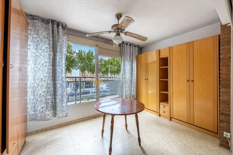 Foto d6b0e8fc-f135-47a3-8d6f-5aa61081b659. Estudi amb piscina a Playa Levante Benidorm