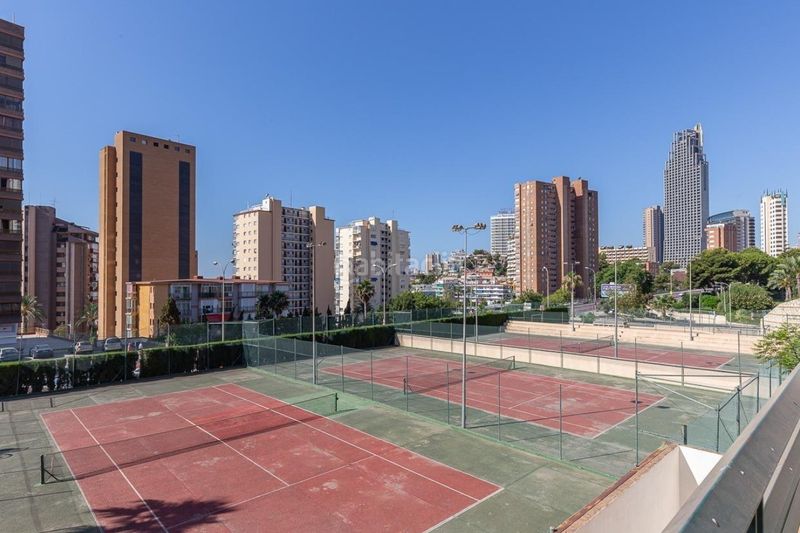 Foto 2bbb05f1-7dfd-4a25-8c97-629a00638c5e. Pis amb piscina a Playa Poniente Benidorm