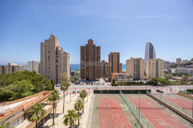 Foto b01cd7c6-d2cc-4a3e-a47a-1449af1a9d2d. Pis amb piscina a Playa Poniente Benidorm