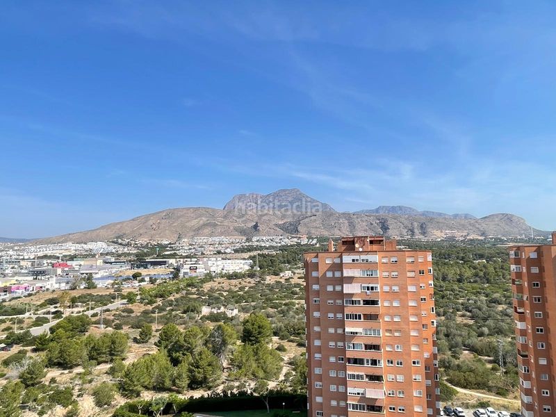 Foto 500be4f5-bd0d-41af-994c-7a9c8cff7eb4. Pis amb piscina a Playa Poniente Benidorm