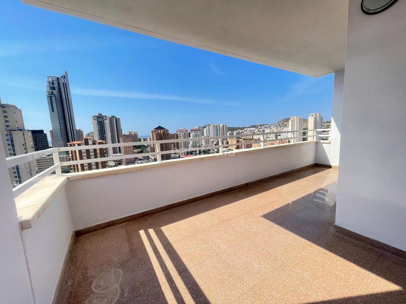 Foto d62b2b24-781a-4da9-b8e0-68a40db9abbc. Pis amb piscina a Playa Poniente Benidorm