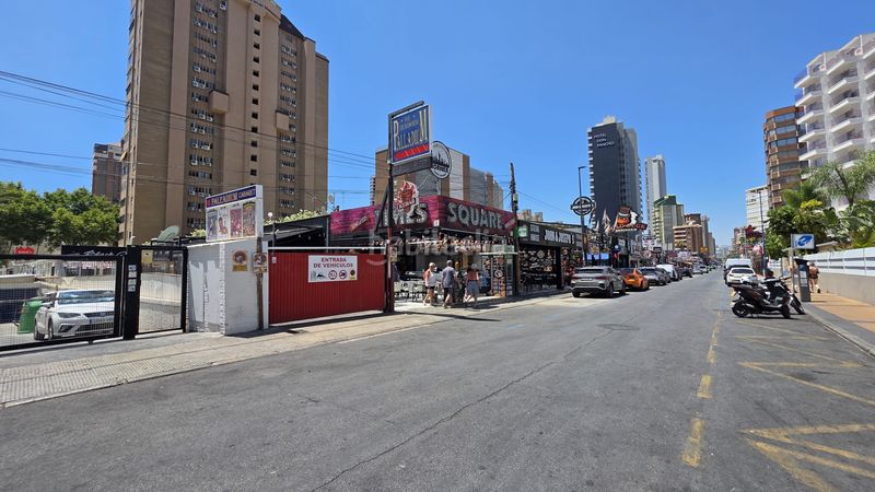 Foto a49bd62f-7c7f-45eb-8fe9-f68f2f33684e. Aparcament cotxe a Playa Levante Benidorm